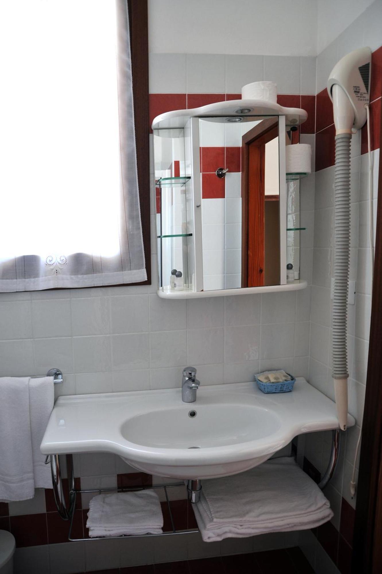 Hotel Reno Lido di Jesolo Esterno foto